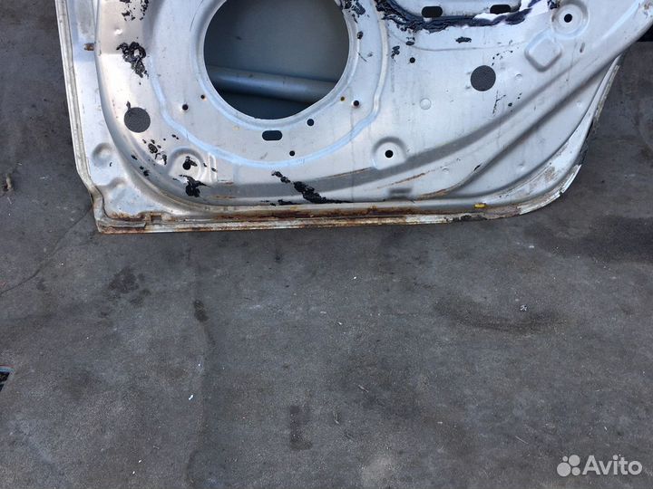 Дверь Nissan Cube