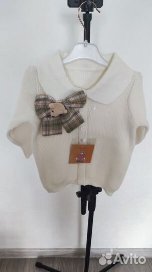 Вязаный костюм с юбкой для девочки