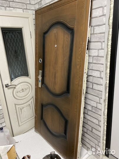 Дверь входная металлическая от застройщика