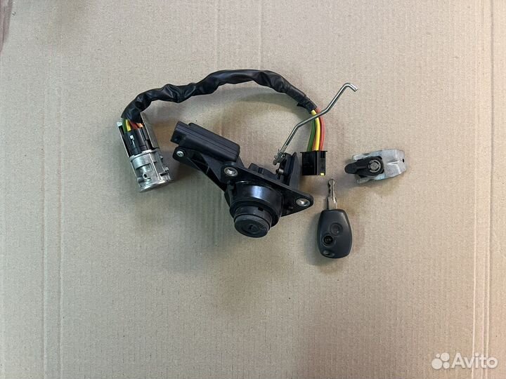 Замок зажигания/Замок багажника Reno Duster