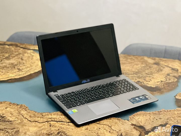 Ноутбук asus X550L