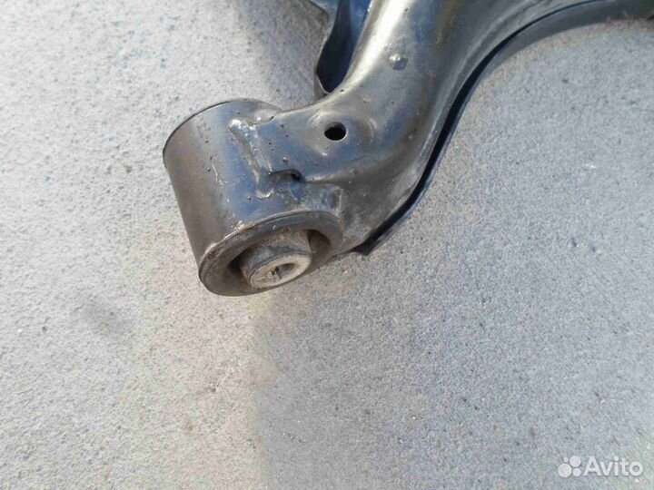 Рычаг зад L Mercedes Metris W447