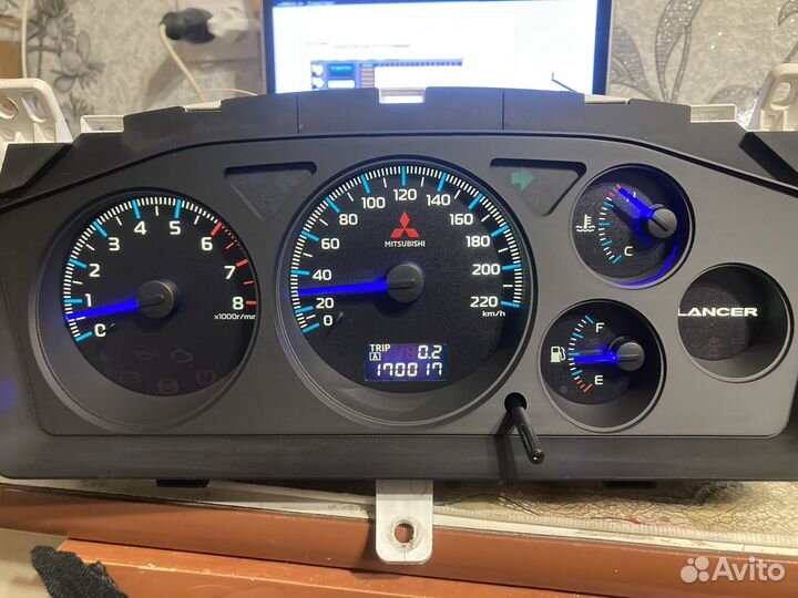 Пересвет панелей приборов и салона