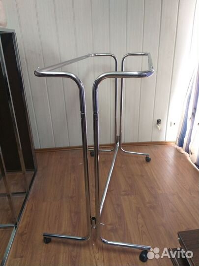 Стойка для одежды