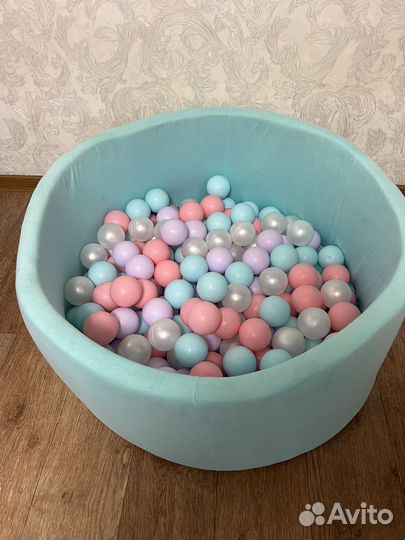 Сухой бассейн с шариками
