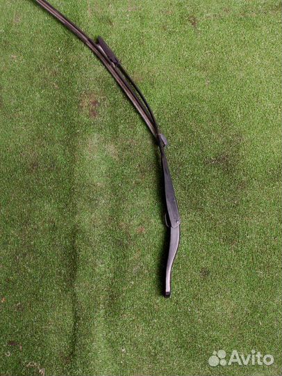 Поводок стеклоочистителя передний правый Renault