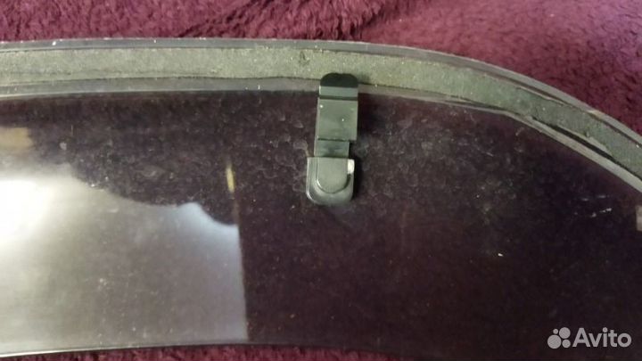 Ветровик передний левый Suzuki Sx4 YA11S