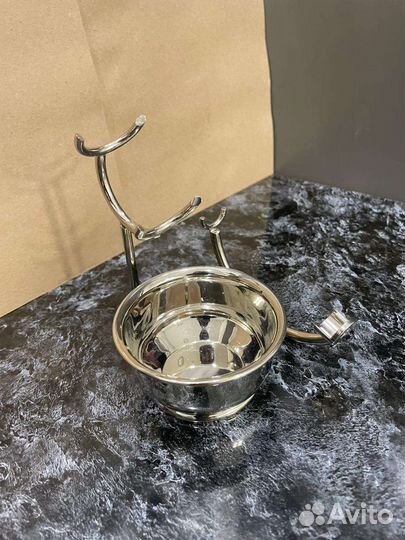 Скаттл, подставка под бритву и помазок