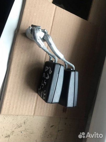 Замок ремня безопасности зад. Vw Passat B6 1.8 BZB