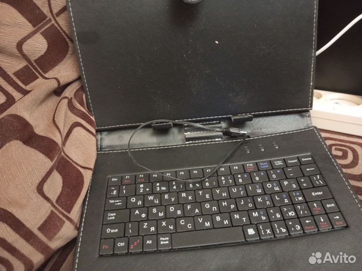 Чехол книжка с клавиатурой для планшета