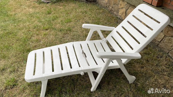 Шезлонг новый