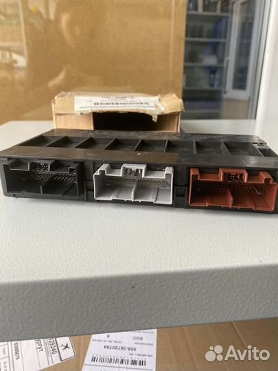 Корпус блока предохранителей на Ford Explorer