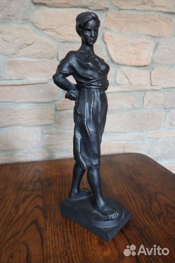 Статуэтка из чугуна. Зоя