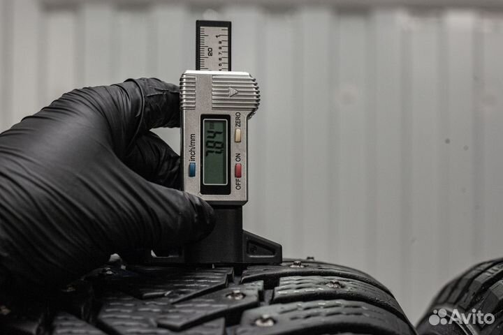 Nokian Tyres Hakkapeliitta 8 SUV 215/65 R16 102T