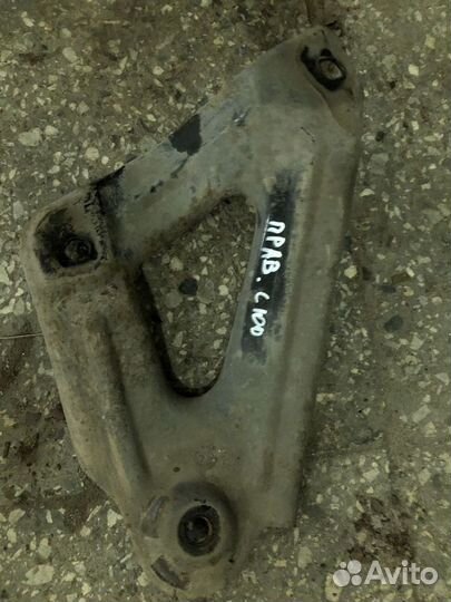 Кронштейн передней балки правый Captiva 3.2 АКПП