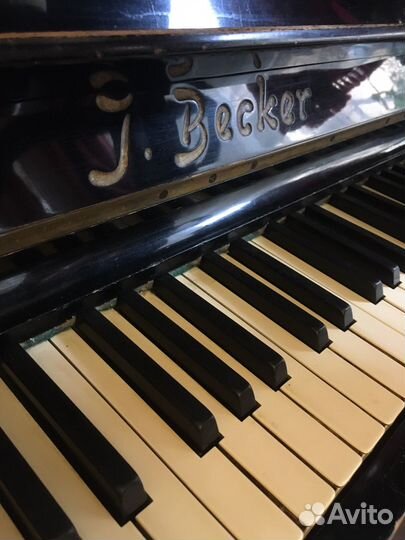Пианино J Becker
