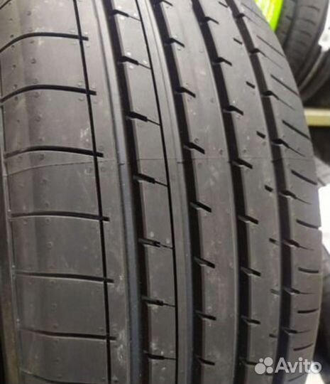 Yokohama BluEarth-XT AE61 235/55 R17