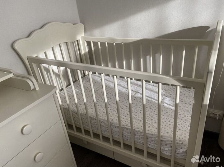 Детская кровать с пеленальным комодом