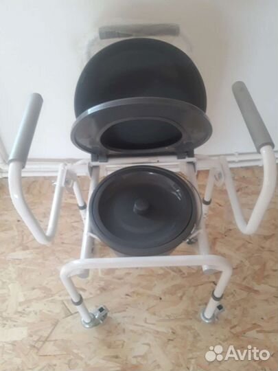 Санитарное кресло (туалет)