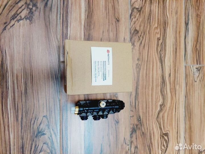 Блок клапанов пневмоподвески LR RR L322 new