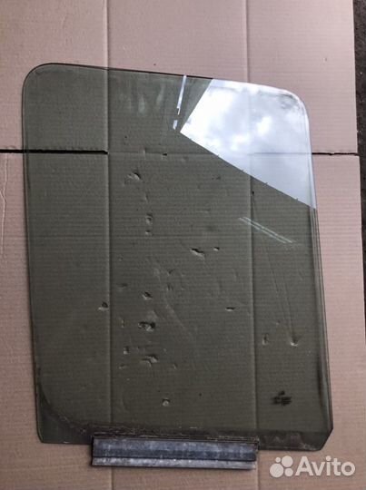 Стекло передней правой двери Фольксваген LT(702)