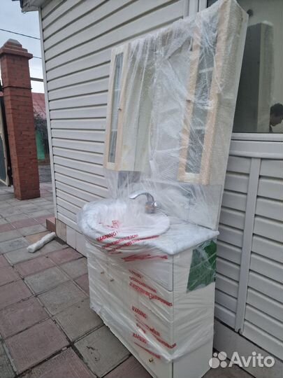 Тумба для ванной с зеркалом