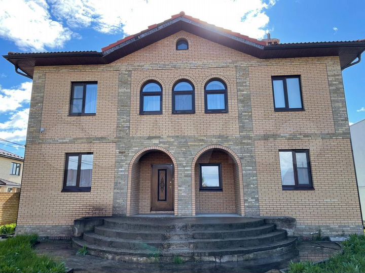 Коттедж 282 м² на участке 15 сот.