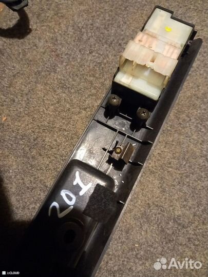 Блок упр. стеклоподьемниками на nissan elgrand ATE