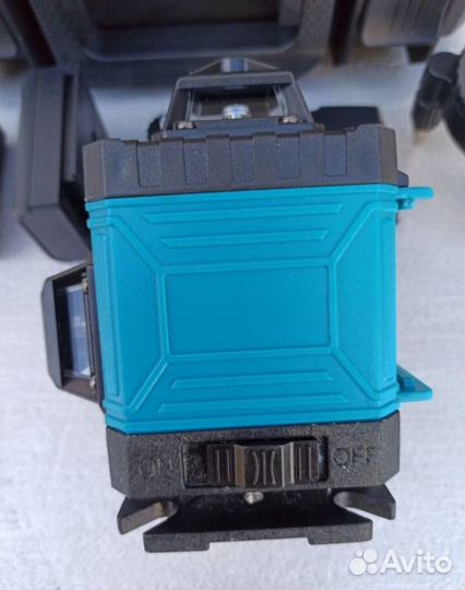 Аккумуляторный лазерный уровень Makita 4D (Арт.121