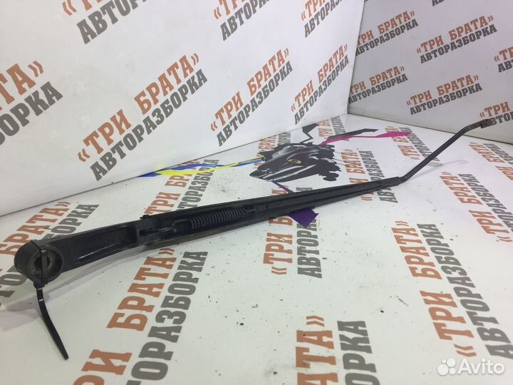 Ниссан Тиида Держатель дворника правый Прав