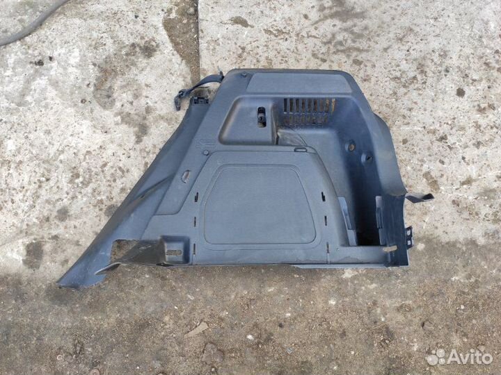 Обшивка багажника правая Skoda Fabia 2