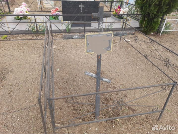 Уборка могил на кладбищах