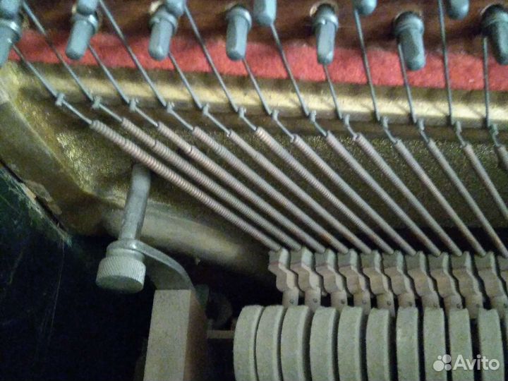 Пианино Красный октябрь