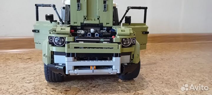 Lego technic land rover defender 42110