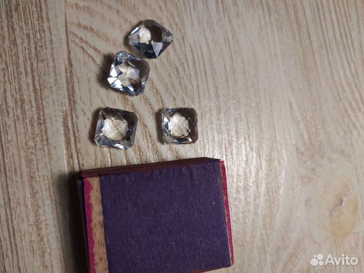 Натуральные камни самоцветы