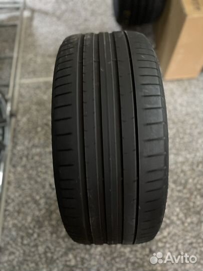 Pirelli P Zero 275/35 R22 и 315/30 R22