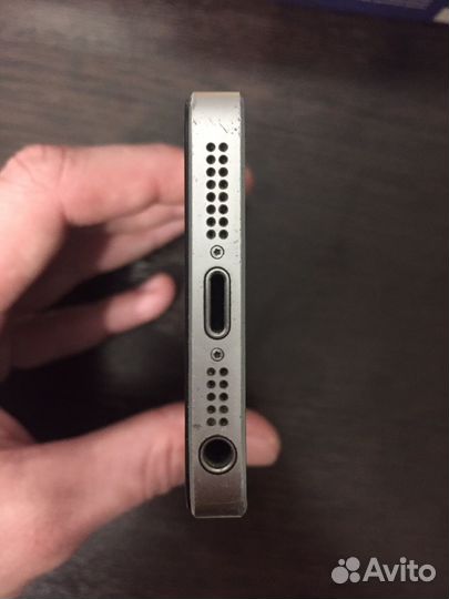 iPhone SE, 32 ГБ