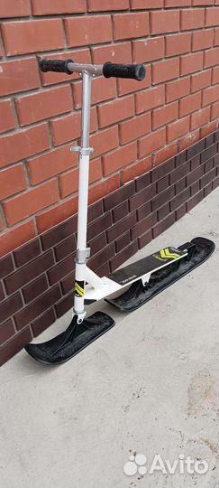 Снегокат (самокат на лыжах)