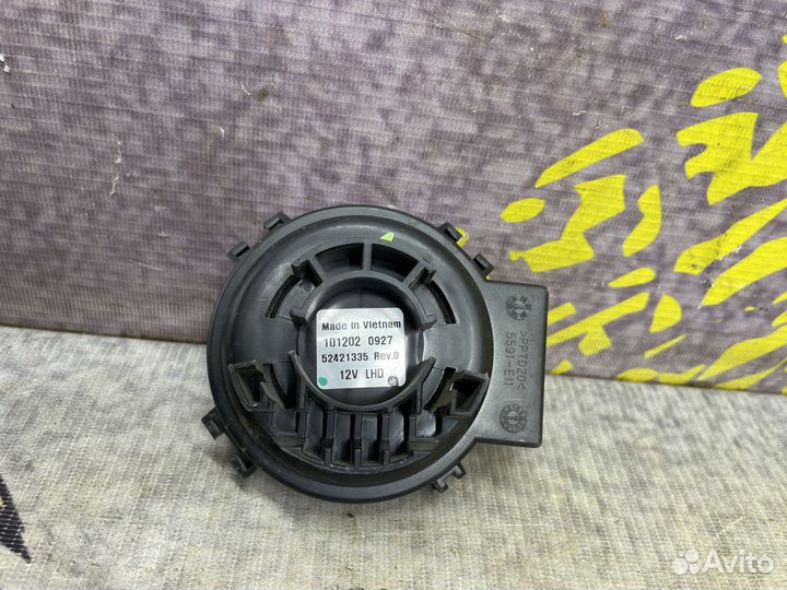 Крышка моторчика отопителя Опель Астра Н Astra h