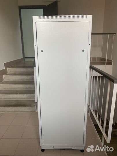 Серверный шкаф с полкой