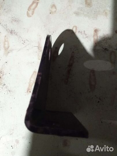 Буксировочный крюк тойота