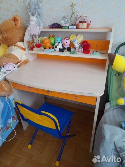 Маленький детский столик