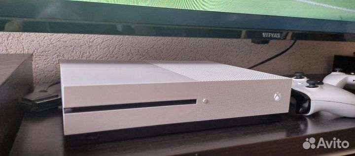 Xbox One S 2 геймпада