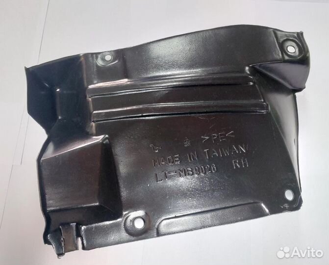 Брызговик двигателя правый Outlander 12-20