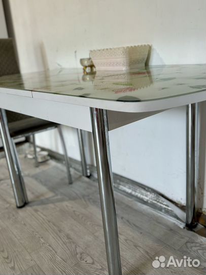 Продам кухонный стол