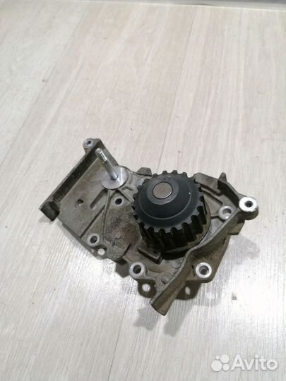 Помпа водяной насос Renault sandero stepway 2