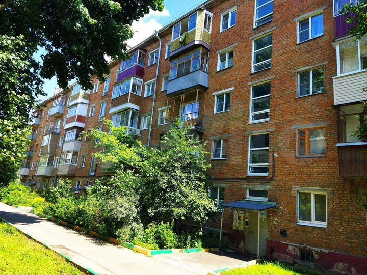 Доля в 2-к. квартире, 44,3 м², 2/5 эт.