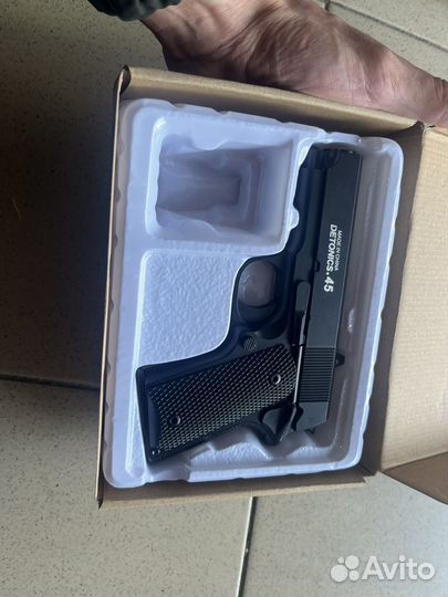 Металлический пистолет игрушечный