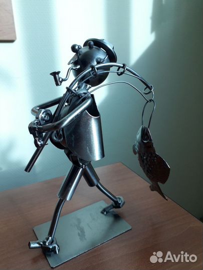 Фигурка рыбака металл