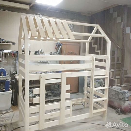 Кровать двухъярусная детская